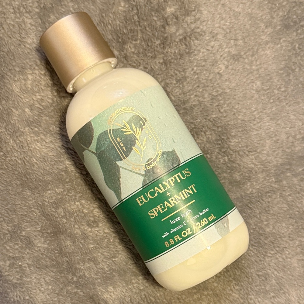 Bath and Body Works Eucalyptus + Spearmint Luxe Bubble Bath NWT